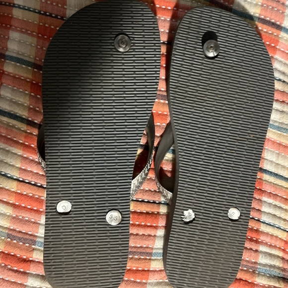 Havaianas Women's Black and Silver Sandals - Picture 2 of 3